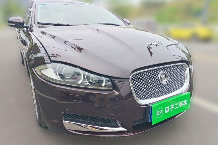 Used Jaguar XF 2013 XF 2.0T Cambridge Limited Edition Front Right 45 Deg