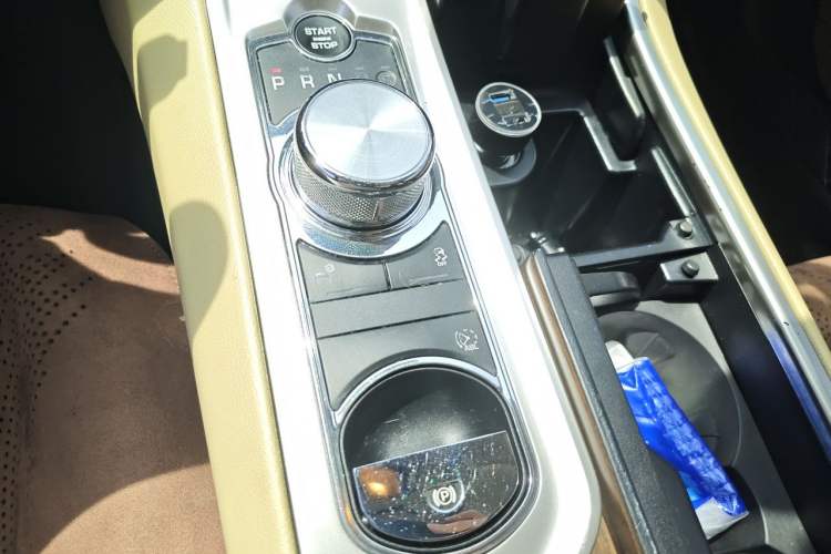Used Jaguar XF 2013 XF 2.0T Luxury Edition Gear Lever