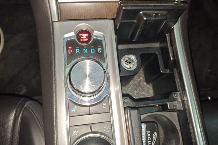 Used Jaguar XF 2013 XF 3.0 SC Prestige Edition Gear Lever