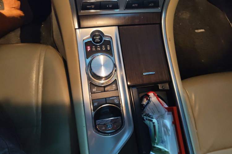 Used Jaguar XF 2013 XF 3.0 SC Prestige Edition Gear Lever