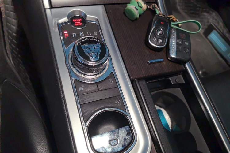 Used Jaguar XF 2013 XF 2.0T Luxury Edition Gear Lever