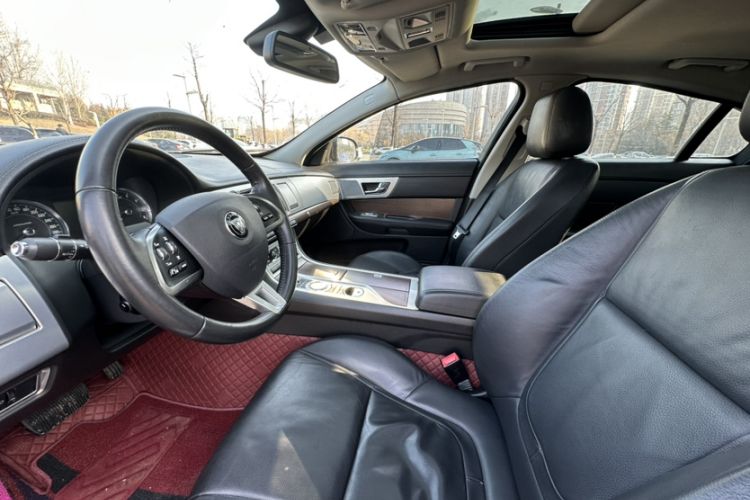 Used Jaguar XF 2013 XF 3.0 SC Prestige Edition Interior 1