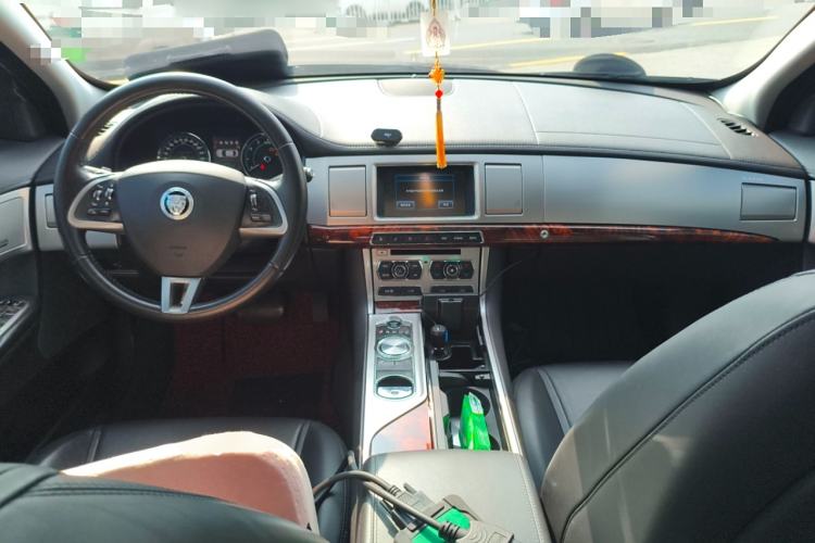 Used Jaguar XF 2013 XF 2.0T Luxury Edition Interior 2
