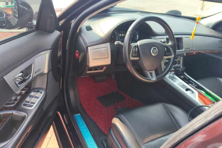 Used Jaguar XF 2013 XF 2.0T Luxury Edition Interior 3