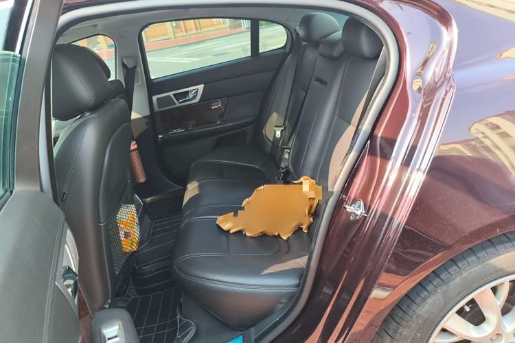 Used Jaguar XF 2013 XF 2.0T Luxury Edition Interior 4