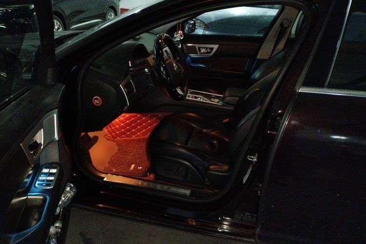 Used Jaguar XF 2013 XF 2.0T Luxury Edition Left Front Seat