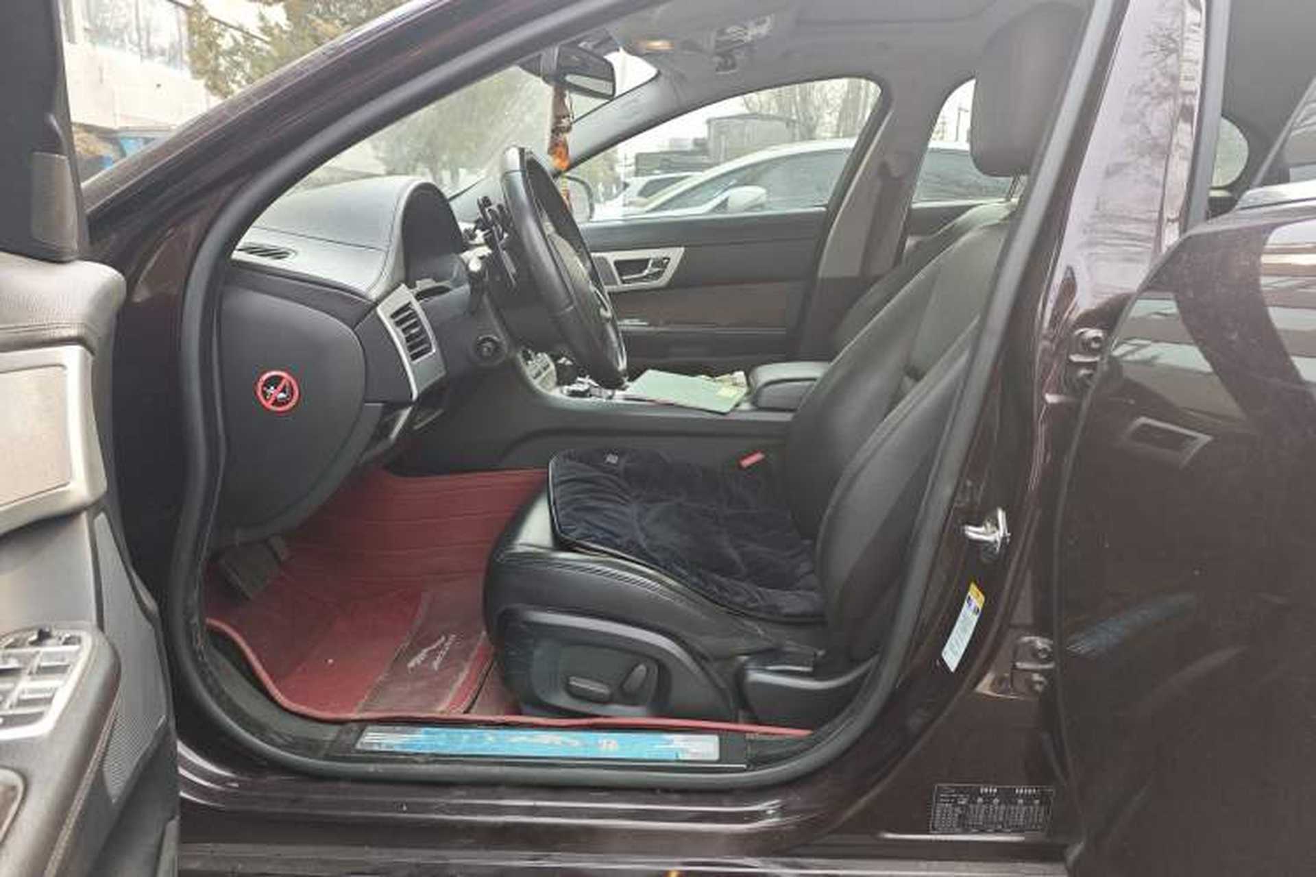 Used Jaguar XF 2013 XF 2.0T Luxury Edition Left Front Seat
