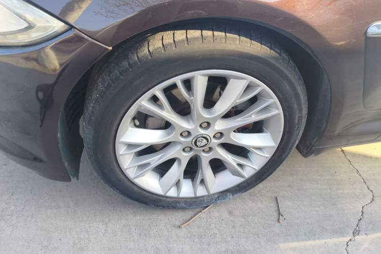 Used Jaguar XF 2013 XF 2.0T Luxury Edition Left Front Wheel Hub