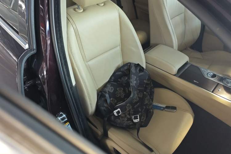 Used Jaguar XF 2013 XF 2.0T Luxury Edition Right Front Seat