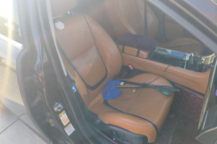 Used Jaguar XF 2013 XF 2.0T Luxury Edition Right Front Seat