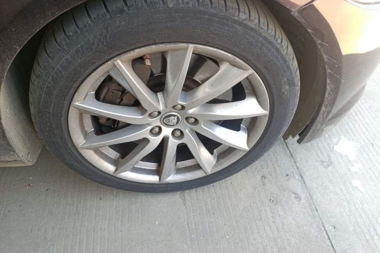 Used Jaguar XF 2013 XF 3.0 SC Prestige Edition Right Front Wheel Hub