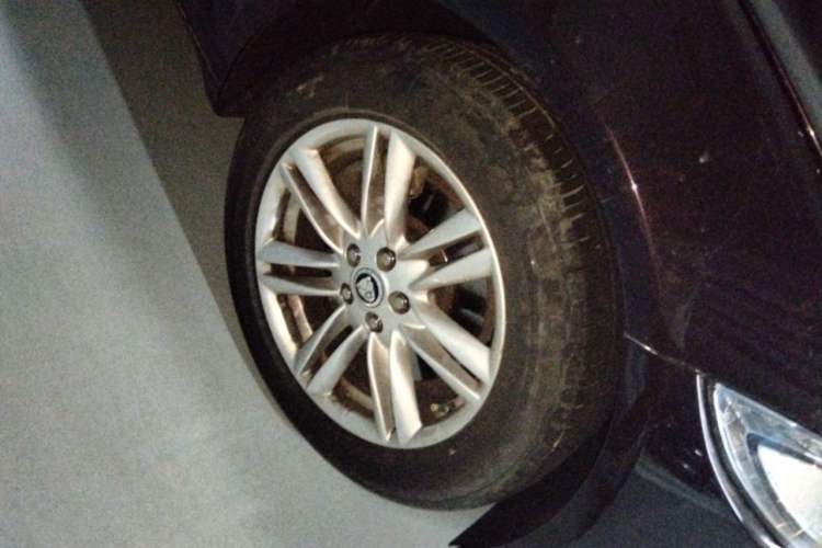 Used Jaguar XF 2013 XF 2.0T Luxury Edition Right Front Wheel Hub