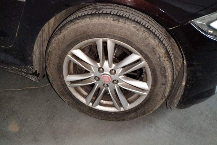 Used Jaguar XF 2013 XF 2.0T Luxury Edition Right Front Wheel Hub
