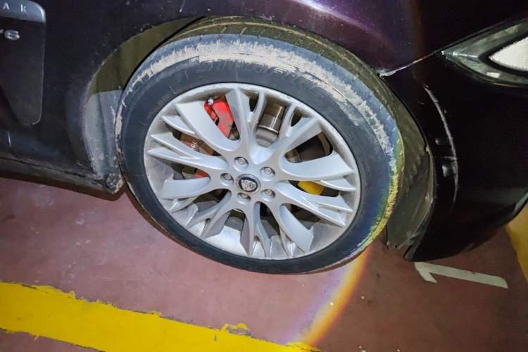 Used Jaguar XF 2013 XF 3.0 SC Luxury Edition Right Front Wheel Hub