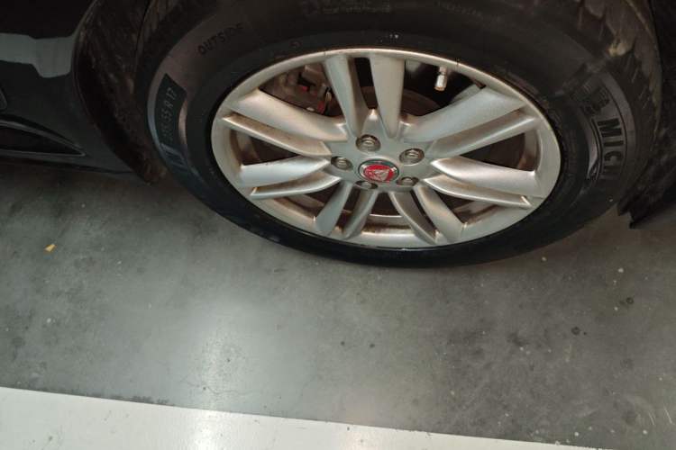 Used Jaguar XF 2013 XF 2.0T Luxury Edition Right Front Wheel Hub