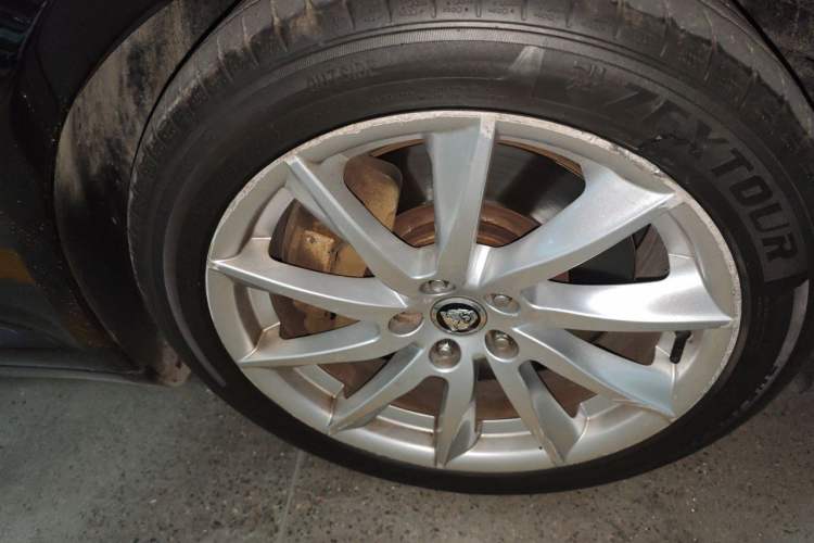 Used Jaguar XF 2013 XF 3.0 SC Prestige Edition Right Front Wheel Hub