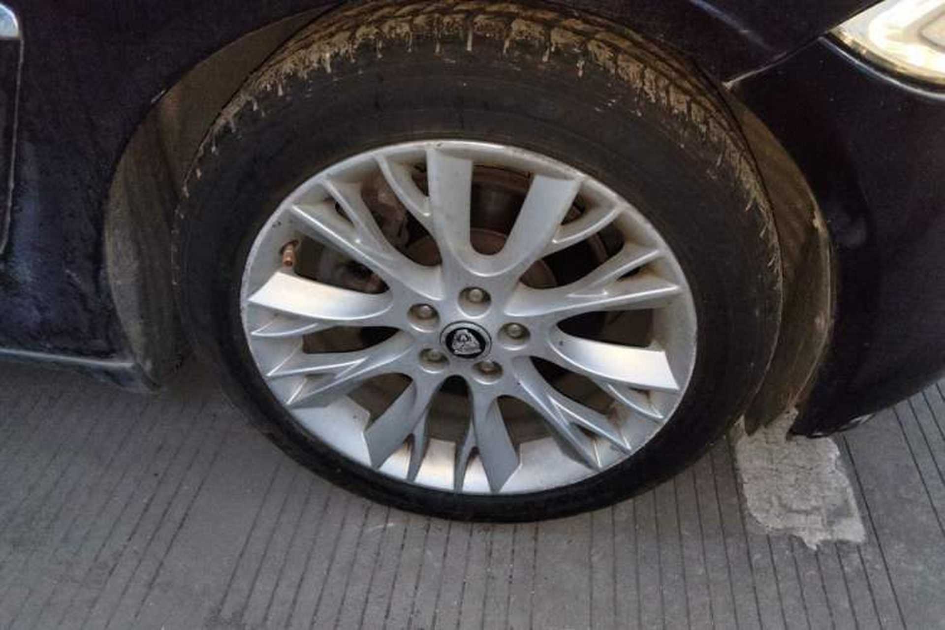 Used Jaguar XF 2013 XF 2.0T Luxury Edition Right Front Wheel Hub