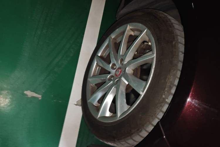 Used Jaguar XF 2013 XF 2.0T Luxury Edition Right Front Wheel Hub