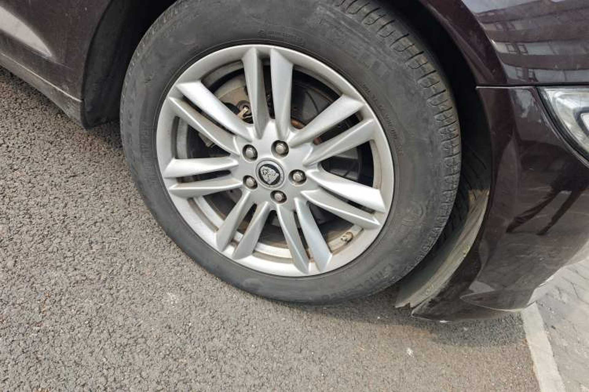 Used Jaguar XF 2013 XF 2.0T Luxury Edition Right Front Wheel Hub