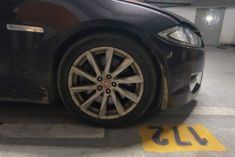 Used Jaguar XF 2013 XF 3.0 SC Prestige Edition Right Front Wheel Hub