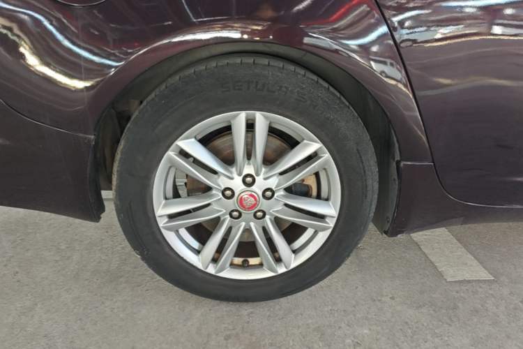 Used Jaguar XF 2013 XF 2.0T Luxury Edition Right Rear Wheel Hub