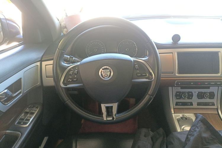 Used Jaguar XF 2013 XF 3.0 SC Prestige Edition Steering Wheel