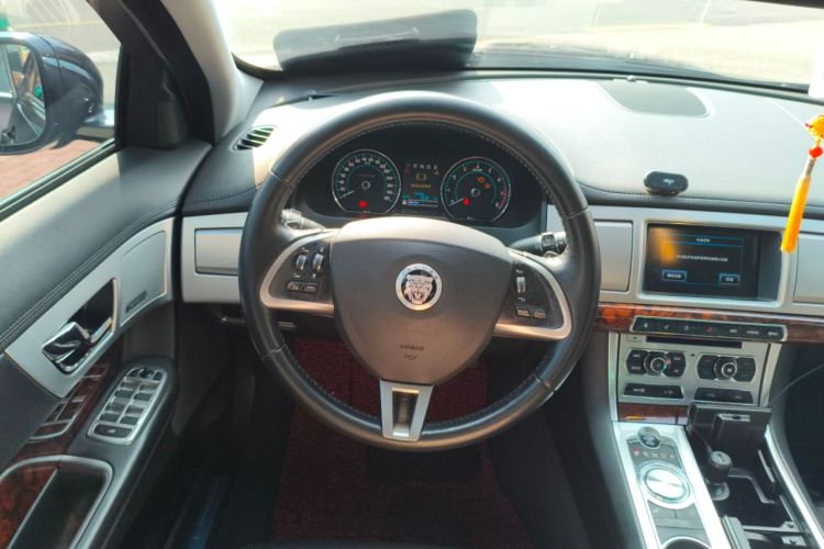 Used Jaguar XF 2013 XF 2.0T Luxury Edition Steering Wheel