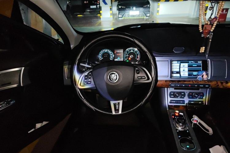 Used Jaguar XF 2013 XF 3.0 SC Luxury Edition Steering Wheel