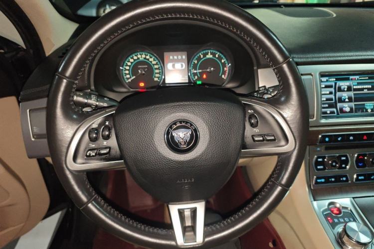 Used Jaguar XF 2013 XF 2.0T Luxury Edition Steering Wheel