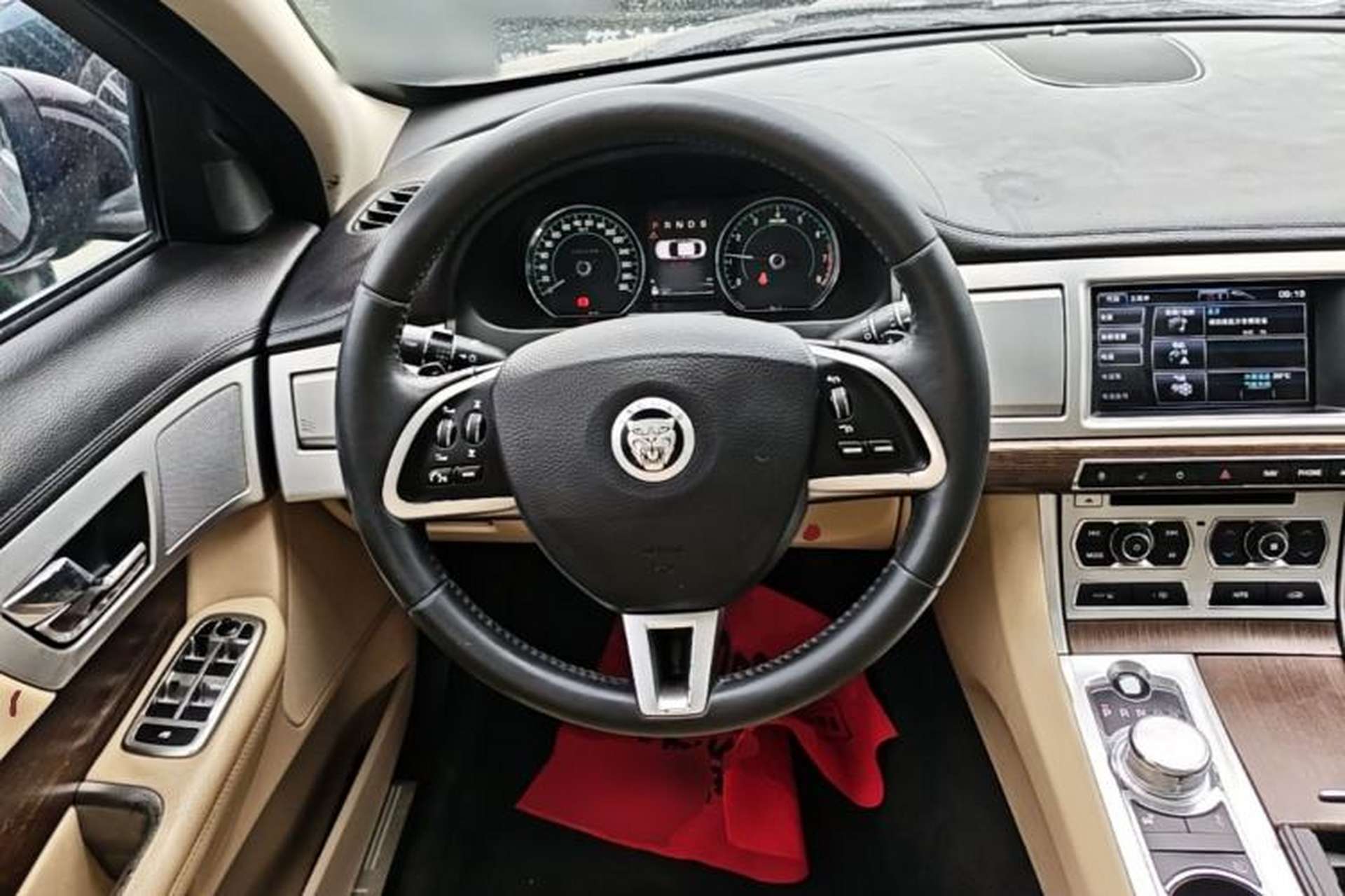 Used Jaguar XF 2013 XF 2.0T Luxury Edition Steering Wheel