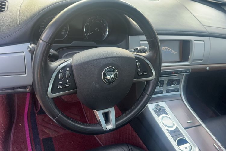 Used Jaguar XF 2013 XF 3.0 SC Prestige Edition Steering Wheel