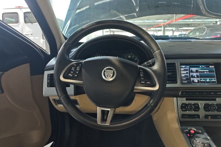 Used Jaguar XF 2013 XF 2.0T Luxury Edition Steering Wheel