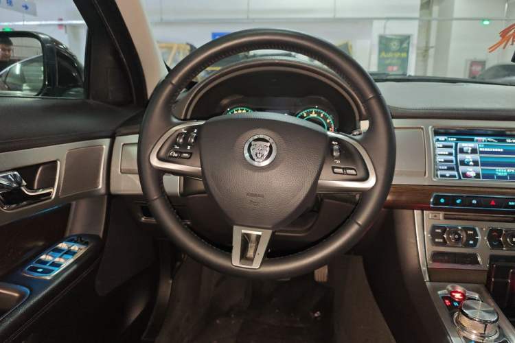 Used Jaguar XF 2013 XF 3.0 SC Prestige Edition Steering Wheel