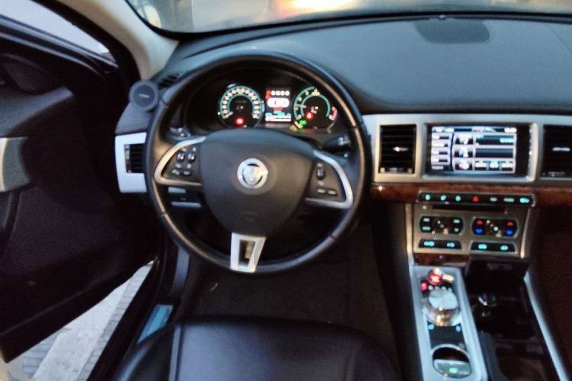 Used Jaguar XF 2013 XF 2.0T Luxury Edition Steering Wheel