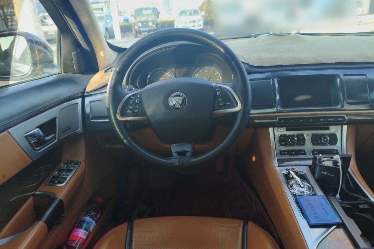 Used Jaguar XF 2013 XF 2.0T Luxury Edition Steering Wheel