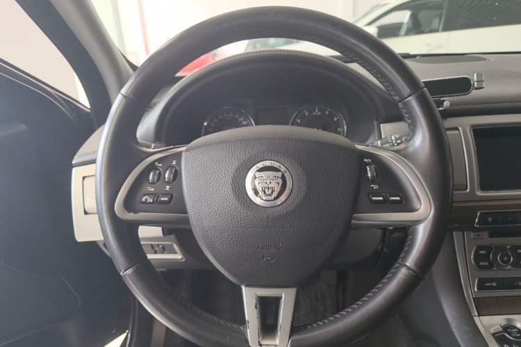 Used Jaguar XF 2013 XF 2.0T Luxury Edition Steering Wheel