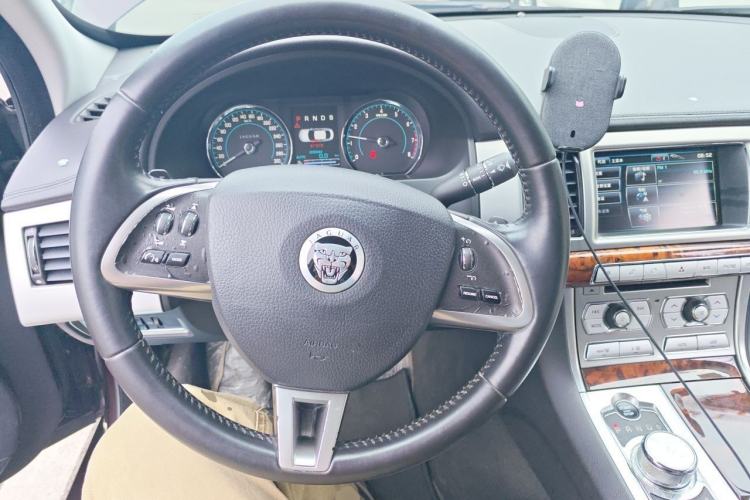 Used Jaguar XF 2013 XF 2.0T Cambridge Limited Edition Steering Wheel
