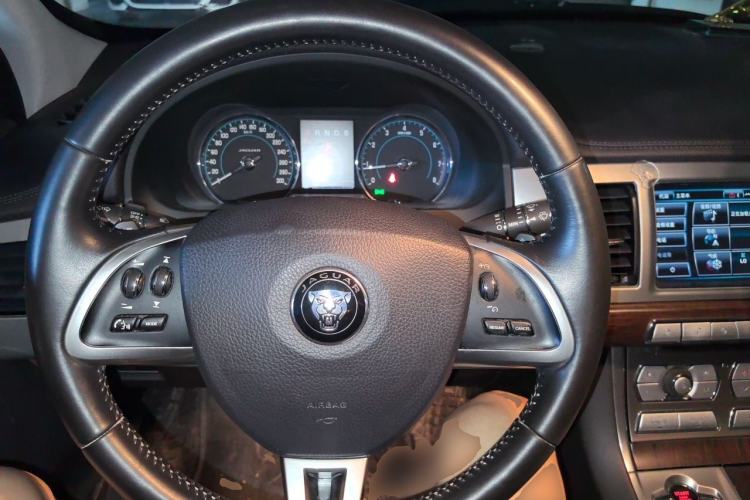 Used Jaguar XF 2013 XF 2.0T Luxury Edition Steering Wheel