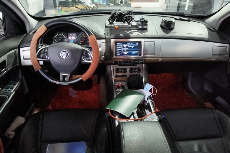 Used Jaguar XF 2013 XF 2.0T Luxury Edition Center Console