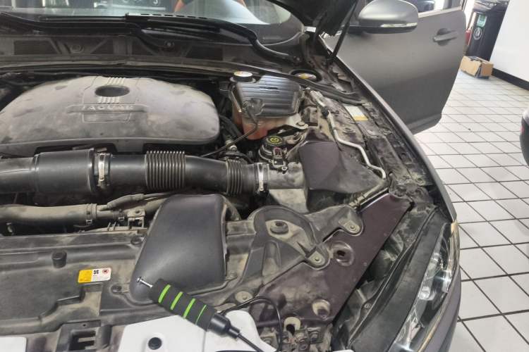 Used Jaguar XF 2013 XF 2.0T Luxury Edition Engine Bay Left