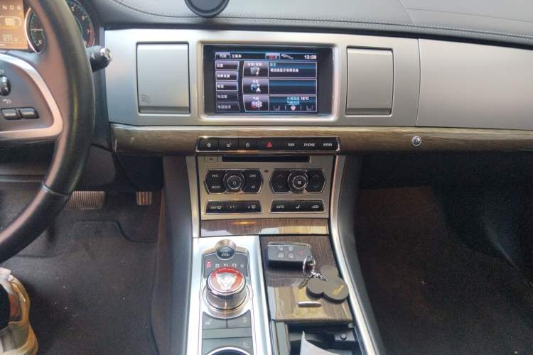 Used Jaguar XF 2013 XF 2.0T Luxury Edition Audio And AC Panel