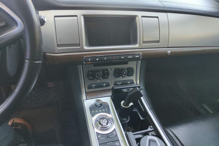 Used Jaguar XF 2013 XF 2.0T Luxury Edition Audio And AC Panel