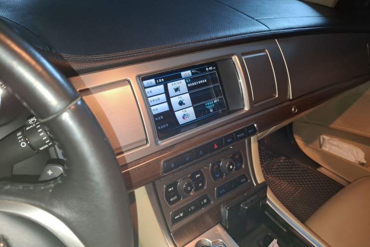 Used Jaguar XF 2013 XF 2.0T Luxury Edition Audio And AC Panel