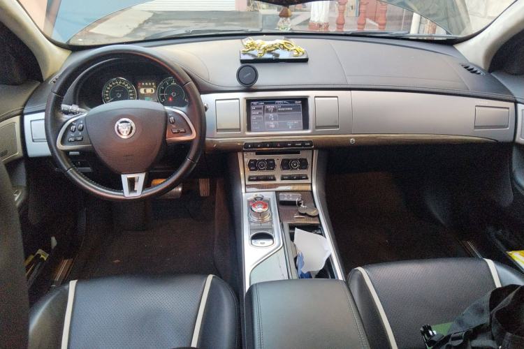 Used Jaguar XF 2013 XF 2.0T Luxury Edition Center Console
