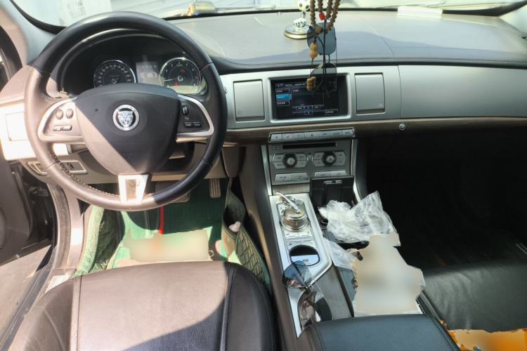 Used Jaguar XF 2013 XF 3.0 SC Prestige Edition Center Console
