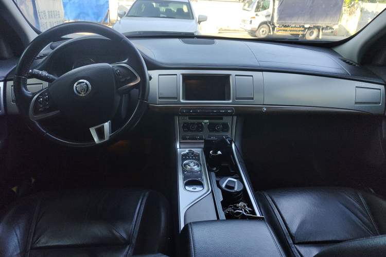 Used Jaguar XF 2013 XF 2.0T Luxury Edition Center Console