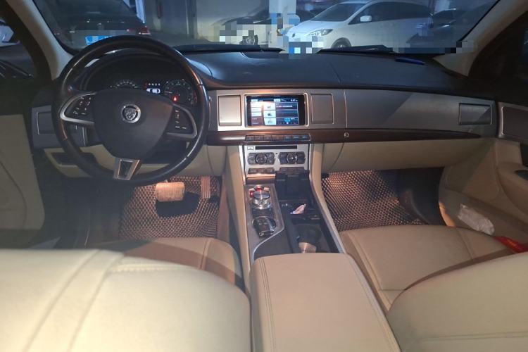 Used Jaguar XF 2013 XF 2.0T Luxury Edition Center Console