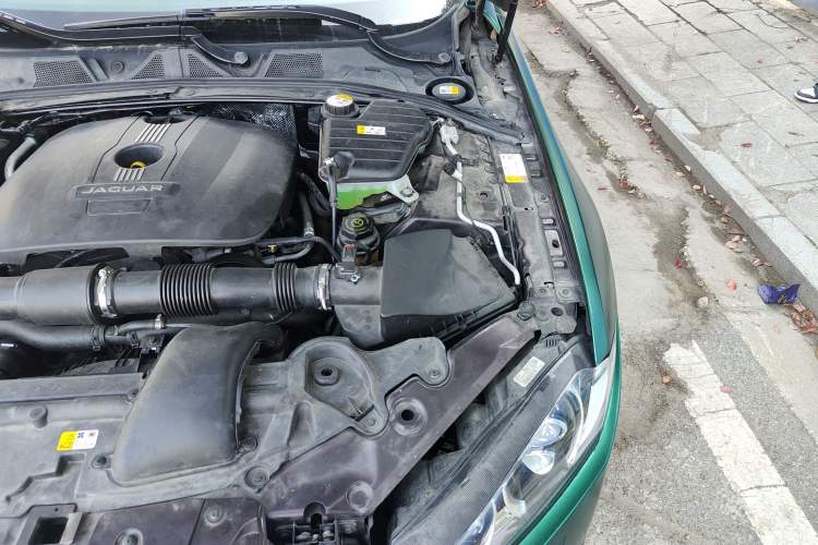 Used Jaguar XF 2013 XF 2.0T Luxury Edition Engine Bay Left