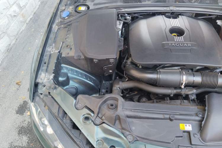 Used Jaguar XF 2013 XF 2.0T Luxury Edition Engine Bay Right