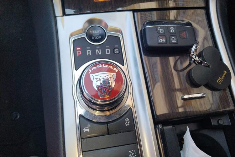 Used Jaguar XF 2013 XF 2.0T Luxury Edition Gear Lever